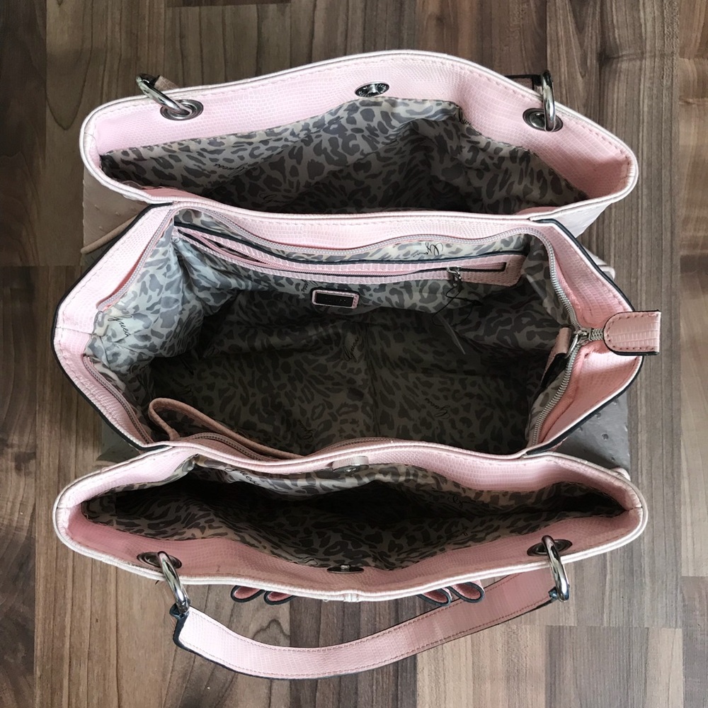 Guess handbag! - Picture 3 of 4